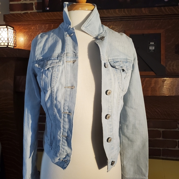 🍂🍁🍂Old Navy light wash jean jacket. X-small.Fall.POCKETS! 2 inside 2 outside. - Picture 13 of 14